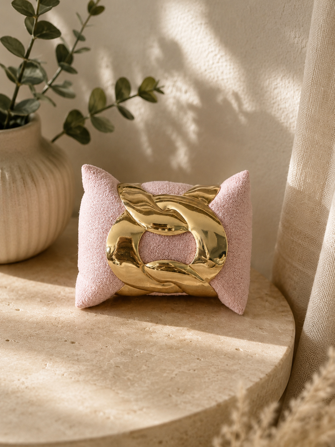 💛 Bracelet manchette sculptural doré